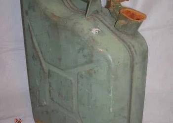 Stary, kolekcjonerski kanister z okresu PRL