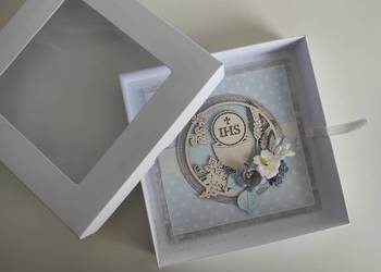 Kartka ręcznie robiona na Komunię Świętą z pudełkiem nieb