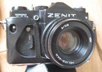 Aparat fotograficzny ZENIT TTL z obiektywem Helios-44M i futerałem
