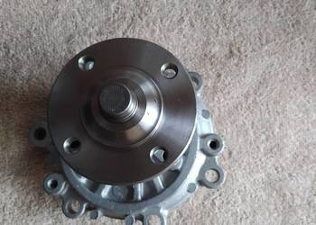 Pompa wody toyota  land cruiser toyota  hilux 2.4