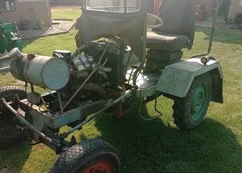 Traktor sam z silnikiem syreny 105