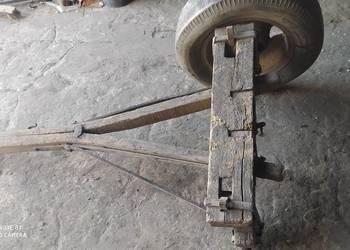 Pozostałości po wozie konnym oś tył