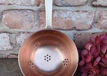 Małe miedziane sitko durszlak z mosiężną rączką śred. 12 cm