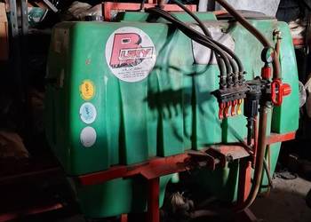 Opryskiwacz bury 600l 12m