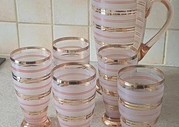 vintage dzbanek ze szklankami