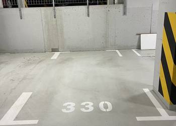 Wynajmę miejsce parkingowe w garażu podziemnym Banacha 43 Kraków