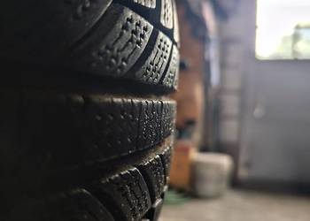 Koła zimowe (dużo bieżnika) z kołpakami jak nowe bo pół sezonu jeździły.