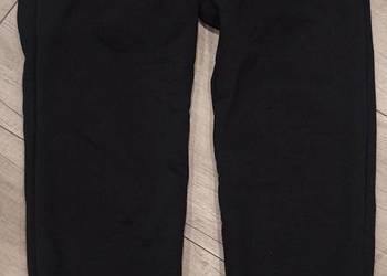 Nowe oryginalne czarne dresy r.L 3majFason