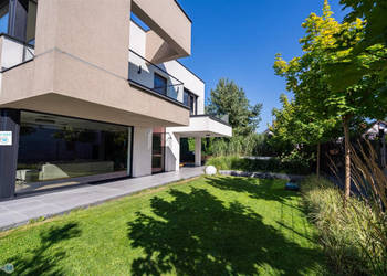 Oferta sprzedaży domu wolnostojącego Kielce 285.69m2