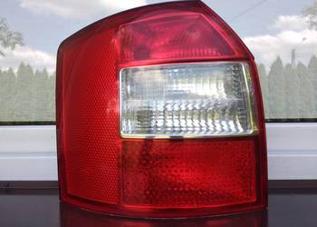 Audi A4 B6 kombi Avant lampa tył tylna lewa wkład oprawka 8E9945095 Europa