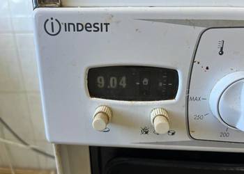 Używana kuchenka gazowa Indesit z piekarnikiem elektrycznym