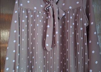 Koszula damska w groszki, plisowana.