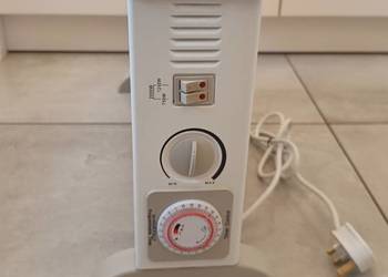 Grzejnik elektryczny konwektorowy. Trzy zakresy mocy z programatorem 24 h.