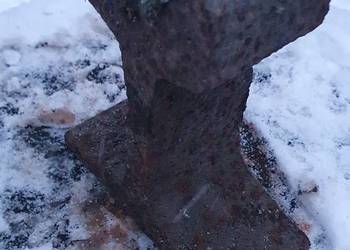 Kowadło z zabytkowej starej szyny kolejowej, babka