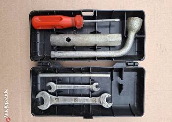 Skrzynka narzędziowa narzędziówka skrzyneczka klucze Fiat 126p Maluch