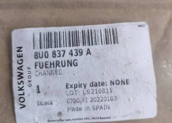 Audi Q3 8U Uszczelka Prowadnica Szyby Drzwi Lewy Przód 8U0837439A SKU: 8U08