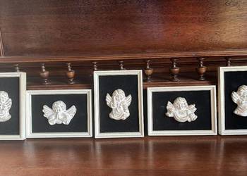 Obrazki z aniołkiem. Do powieszenia. Aniołki na czarnym tle.  W ramce.  Kom