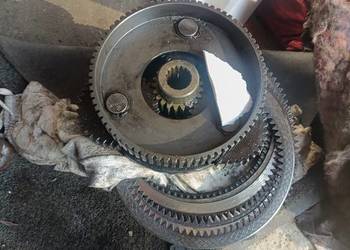 Przekładnia obrotu liebherr -kosz satelit 944112103