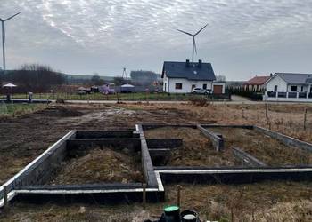 Działka budowlana z fundamentami