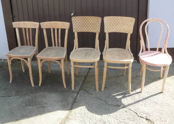 Stare krzesła gięte.