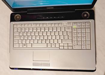 Duży 17 cali dwurdzeniowy laptop Toshiba działająca bateria dysk 465GB