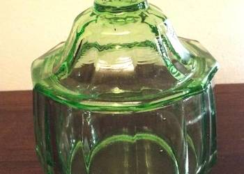 Bombonierka / cukiernica ozdobna z zielonego szkła