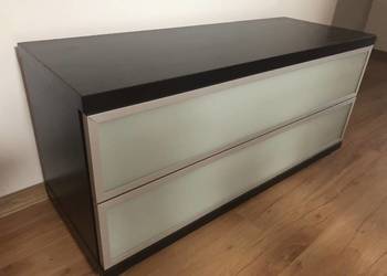 Komoda drewniana z dwoma szufladami z matowego szkła 92,5 x 43 cm