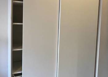 Szafa Ikea biała z wyposażeniem