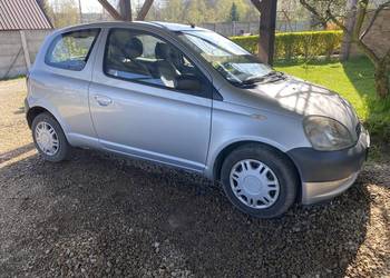 Toyota Yaris zadbana z klimą i małym przebiegiem.