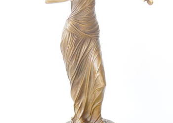 Kobieta ze skrzypcami figura z brązu skrzypaczka