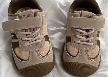 Buty sportowe dziewczęce r.26 (17,5 cm) – NOWE, różowe ?