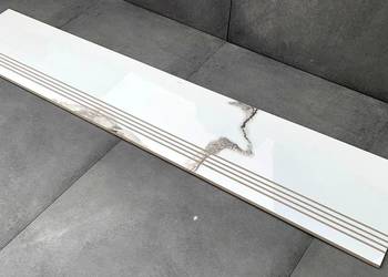 BIAŁY MARMUR NA SCHODACH - stopnica polerowana 100x30 POŁYSK