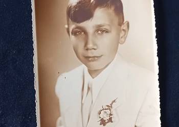 Zdjęcie chłopca z I Komunii, Pabianice, lipiec 1945 r.