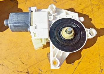 MERCEDES W204 W212 SILNICZEK SZYBY PRAWY PRZÓD A2048200242 0130822502 BOSCH