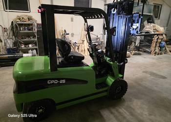 Elektryczny wózek widłowy czterokołowy 2.5 tony