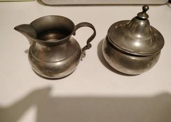 Zestaw dzbanuszek i pojemnik z pokrywką metal cyna