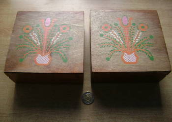 Starocie z PRL - Drewno = Zestaw 2 szkatułki z wczesnego PRL do rozpoznania