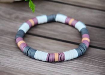 Bransoletka z glinianych koralików