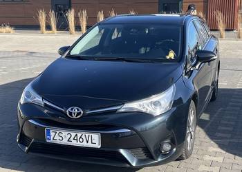 Piękna Toyota Avensis rok 2017 combi Automat