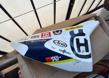 Boczek prawy zbiornika Husqvarna 701 2016-2025 n