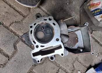 Głowica z zaworami I pokrywą kymco grand dink 250