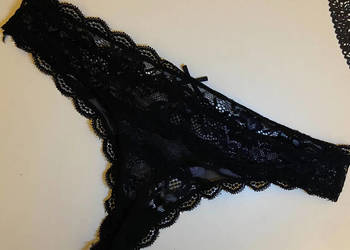 Stringi czarne