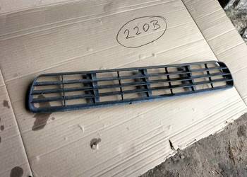 AUDI 80 B4 80B4 KRATKA ZDERZARZ PRZÓD PRZEDNIEGO ŚRODKOWA 8A0807683