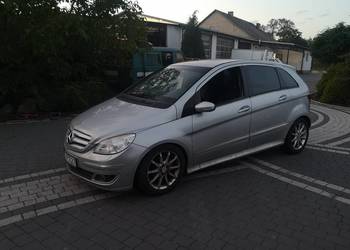 Mercedes Benz B180