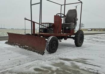 Ciągniczek es z pługiem