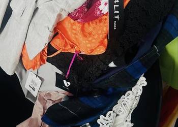 Nowa odzież z metkami na sztuki idealne na handel