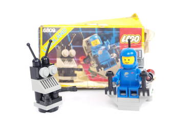 Zestaw LEGO Classic Space 6809 XT-5 and Droid Lata 80 Legoland