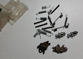 Zestaw Sprężyn i Regulatorów Szczęk Ręcznego Mercedes W123 Beczka Mix NOS