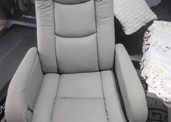 Obrotowy fotel masujący do salonu