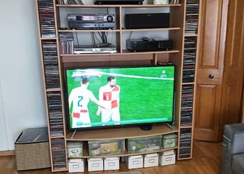 Do sprzedania pojemny regał na sprzęt, telewizor i płyty.